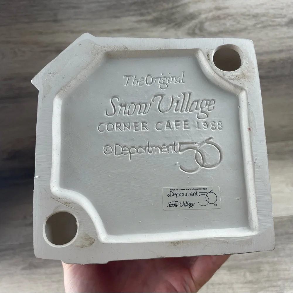 Department 56 The Original Snow Village ~1988 Corner Cafe 5124-1 ~ with light